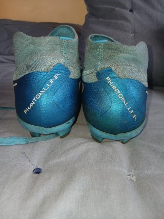 Botas de fútbol Nike azules y turquesa
