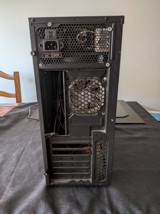 Caja PC + Fuente Alimentación 600W