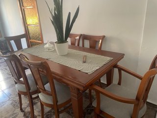 Mesa extensible madera y sillas comedor