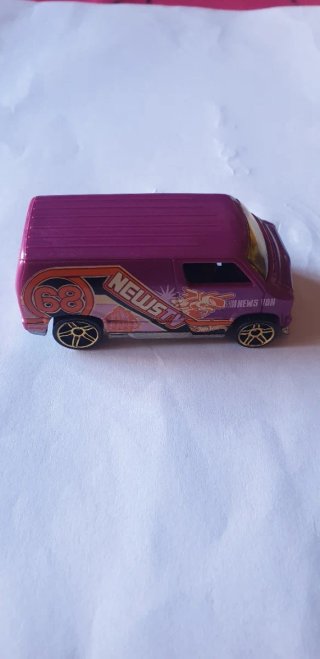 Hot Wheels Furgoneta News TV 68