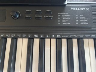 Piano Alesis Melody 61 Teclas