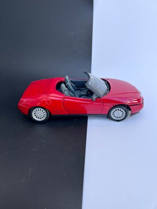 Alfa Romeo Spider 1/18 Maisto Rojo