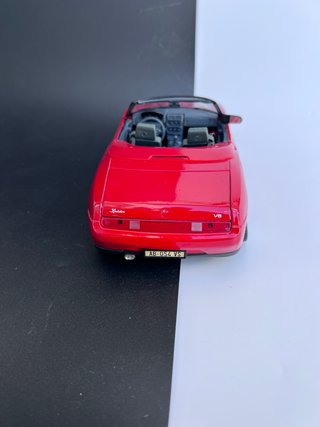 Alfa Romeo Spider 1/18 Maisto Rojo