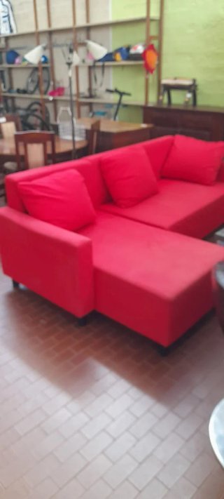 Divano letto rosso in tessuto