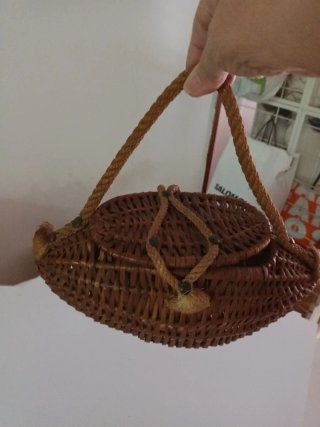 Bolso de mimbre y cuerda