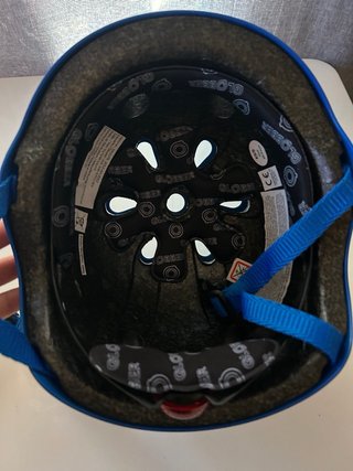 Casco infantil Globber azul con luz