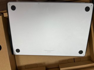 Apple 2025 MacBook Air de 15 Pulgadas #J7GR4J