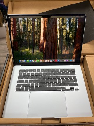 Apple 2025 MacBook Air de 15 Pulgadas #J7GR4J