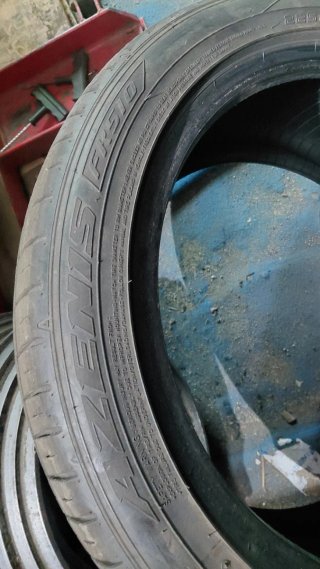 Neumáticos 225/45/17