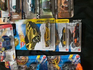 Hotwheels Premium Monster Trucks y Base Sellados