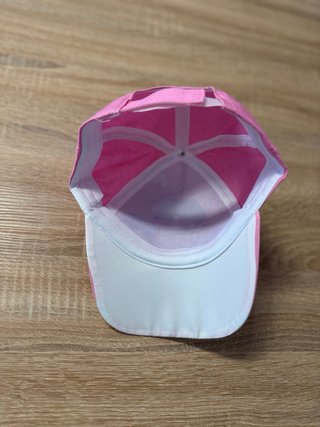 Boné infantil com estampa de personagens
