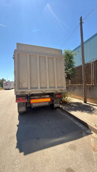 Camión cabeza tractora + bañera