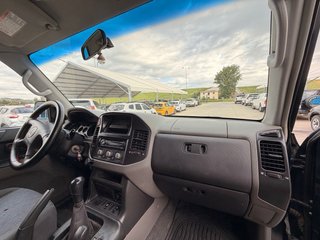 Mitsubishi Montero 2005
