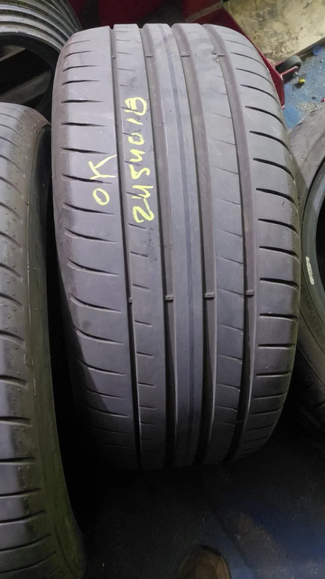 Neumáticos 245/40/18