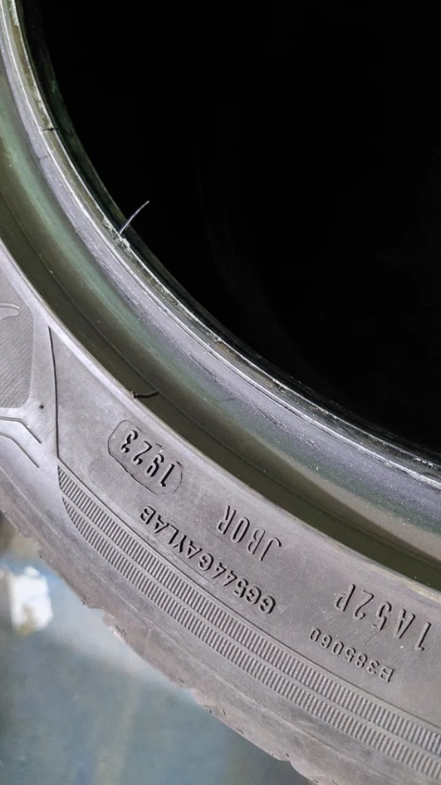 Neumáticos 245/40/18
