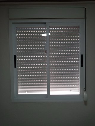 3 ventanas correderas con persianas 1x1m