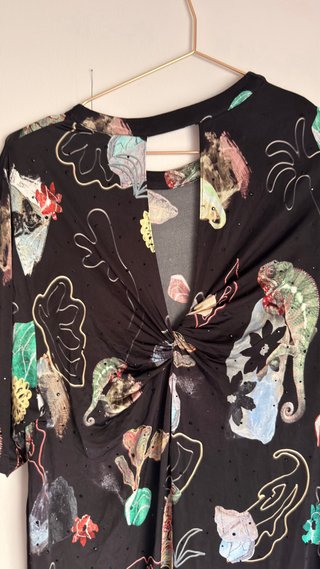 Vestido estampado camaleones y flores