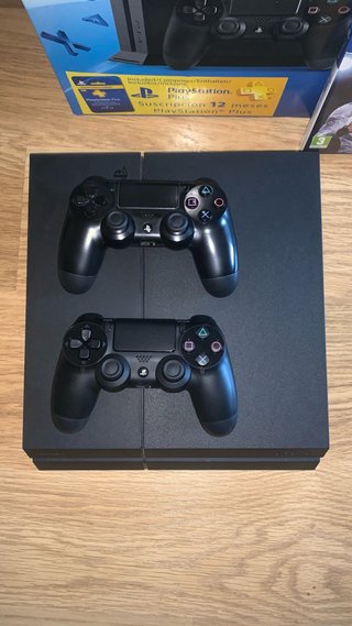PS4 (PlayStation 4) Negra + Juegos