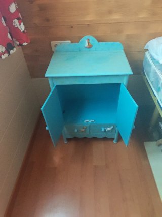 Mesita de noche infantil