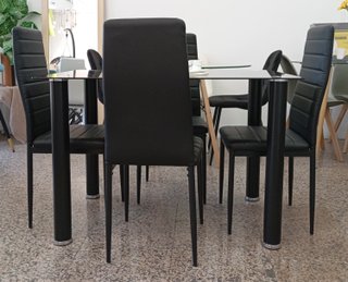 Mesa comedor· + 4 sillas·, Negras, Cómodas. Oferta
