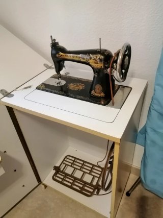 Máquina de coser Singer antigua