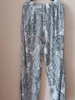 Pantalón Stradivarius Estampado XS