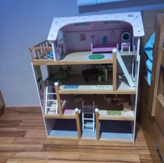 Casita de madera para muñecas