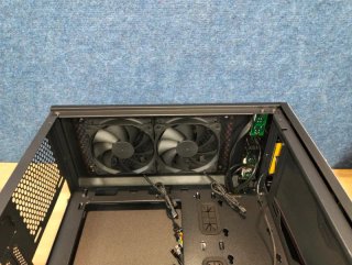 Caja Gaming Genesis IRID 513 ARGB Cristal