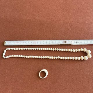 Collar antiguo y anillo