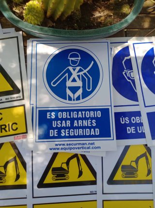Carteles de obra y seguridad
