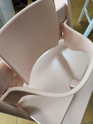 Trona Stokke Rosa + Bandeja Gris