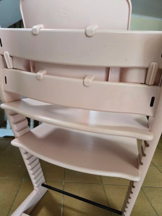 Trona Stokke Rosa + Bandeja Gris