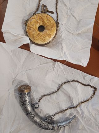 Expositor 7 réplicas antigas + 2 porta pólvora