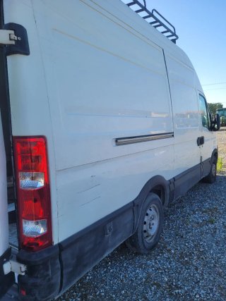 Furgoneta Iveco averiada para camperizar