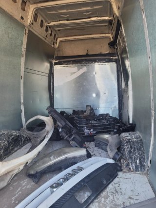 Furgoneta Iveco averiada para camperizar