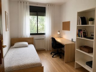 Lloguer habitació individual al centre de Girona.
