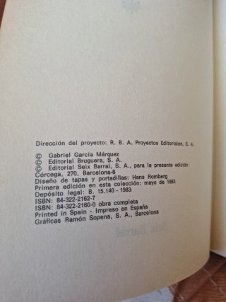 Libro Crónica de una muerte anunciada y regalo