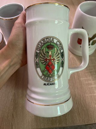 Jarras cerámica y albarelo decorativo