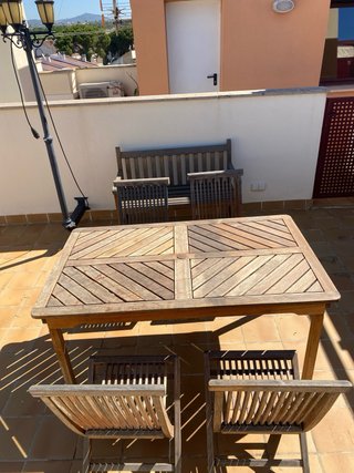 Mesa madera roble + 4 sillas plegables + banco