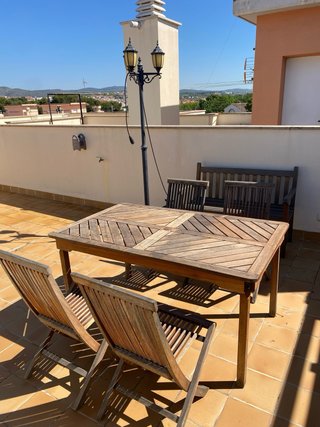 Mesa madera roble + 4 sillas plegables + banco