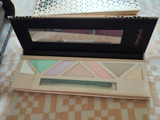 Neceser y paletas de sombras Deliplus
