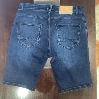 Vaqueros cortos adolescentes