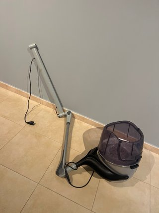 Secador de casco con brazo para pared