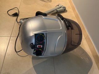 Secador de casco con brazo para pared