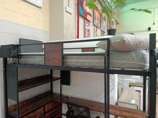 Litera juvenil con escritorio y almacenaje