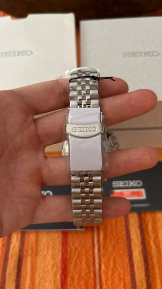 Seiko 5 Sports GMT Negro y Oro