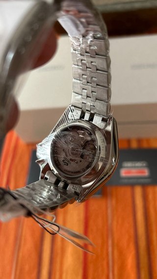 Seiko 5 Sports GMT Negro y Oro