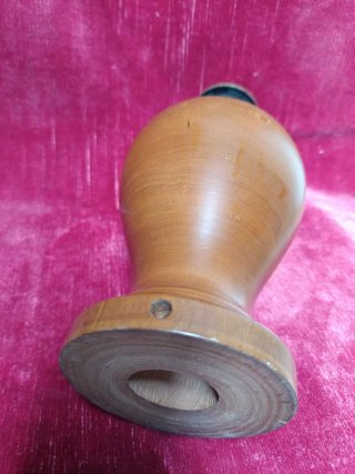 Pie de lámpara de madera