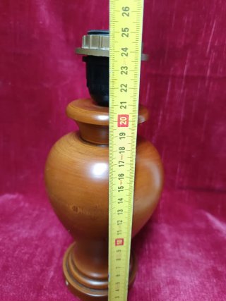 Pie de lámpara de madera