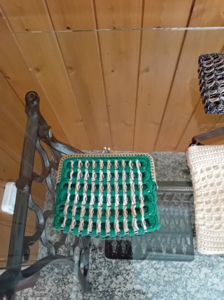 Monederos hechos con anillas de latas